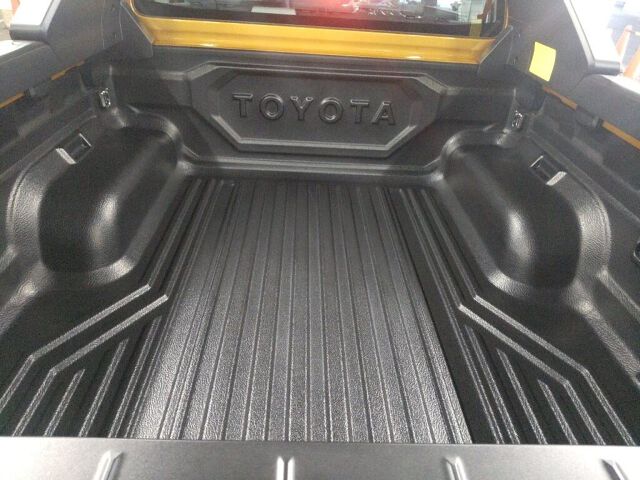 2026 Toyota Hilux Zアドベンチャー 4WD auction photo 3