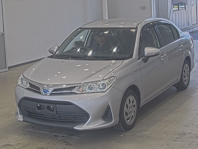 2021 Toyota Corolla Axio ハイブリッドEX Japan auction vehicle