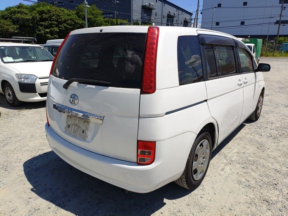 2005 Toyota Isis auction photo 2