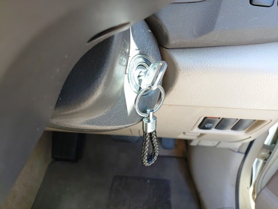 2005 Toyota Isis auction photo 15