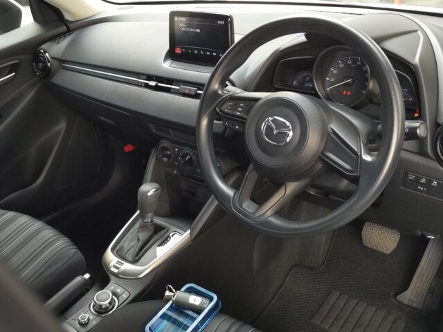 2021 Mazda 2 15CマツダコネクトP auction photo 3