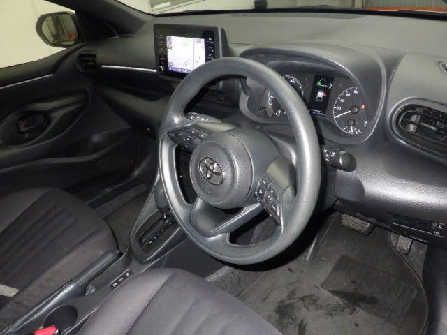 2021 Toyota Yaris ハイブリッドX auction photo 3