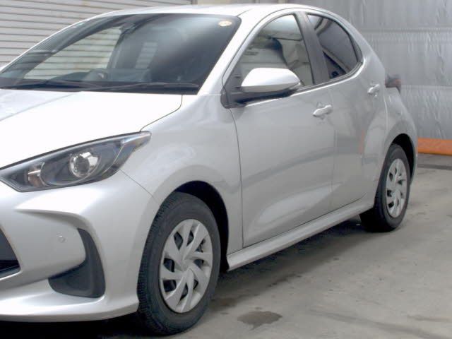 2021 Toyota Yaris ハイブリッドX auction photo 4
