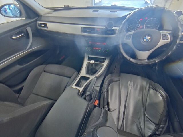 2005 BMW 3 Series 320I auction photo 3