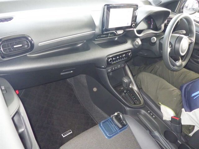2025 Toyota Yaris ハイブリッドZ auction photo 3