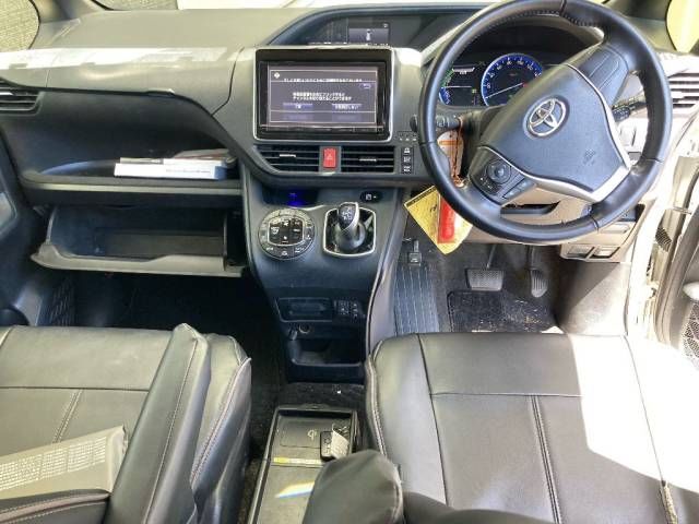 2015 Toyota Noah ハイブリッドG auction photo 4