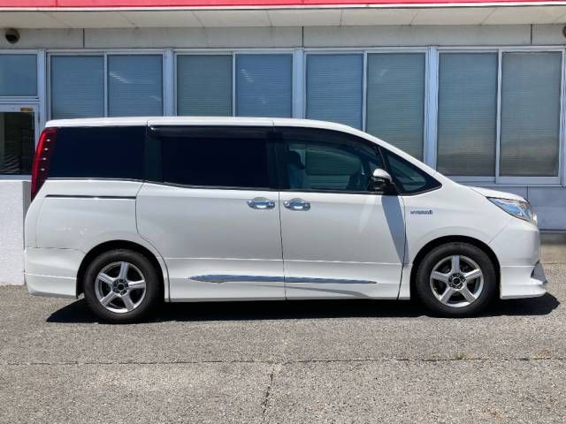 2015 Toyota Noah ハイブリッドG auction photo 2