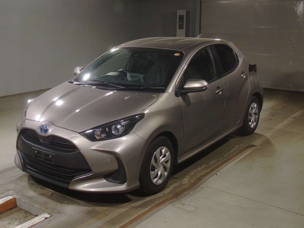 Japan Auction Vehicles 4 2021 Toyota Yaris ハイブリッドX auction photo