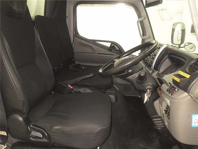 2016 Mitsubishi Fuso Canter 4WD Aluminum Van auction photo 5