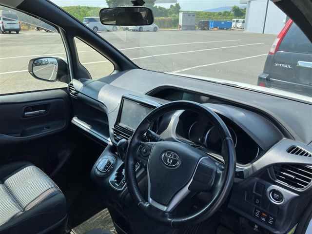 2015 Toyota Noah Si auction photo 3