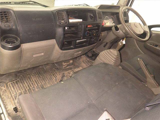 2016 Mitsubishi Fuso Canter 4WD Guts Double Cab auction photo 4