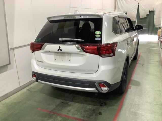 2015 Mitsubishi Outlander 4WD 24G Navigation Package auction photo 2