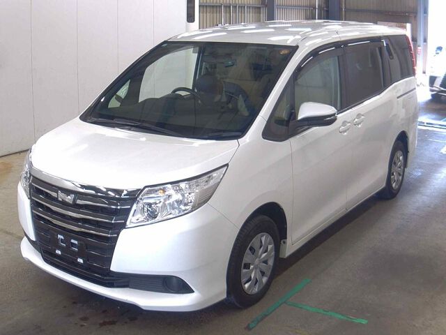 2017 Toyota Noah auction photo 4