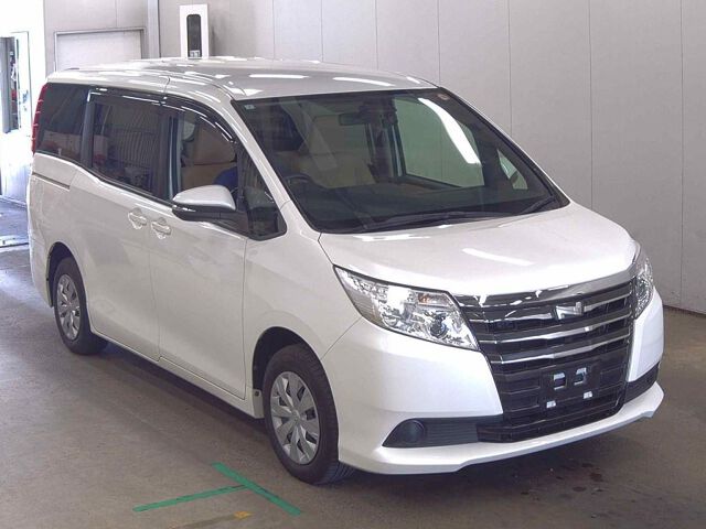 2017 Toyota Noah Japan auction vehicle