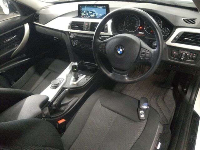 2018 BMW 3 Series 320Dツーリング auction photo 3