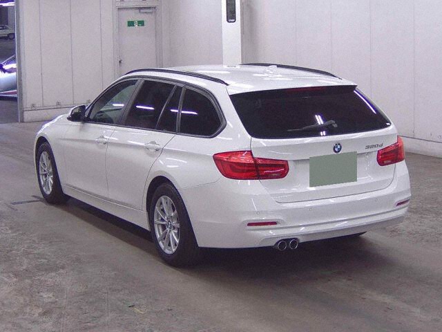 2018 BMW 3 Series 320Dツーリング auction photo 2