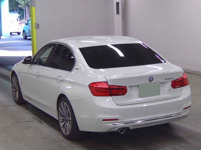 2017 BMW 3 Series 330E Luxury I Puff auction photo 2