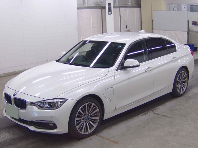2017 BMW 3 Series 330E Luxury I Puff auction photo 4