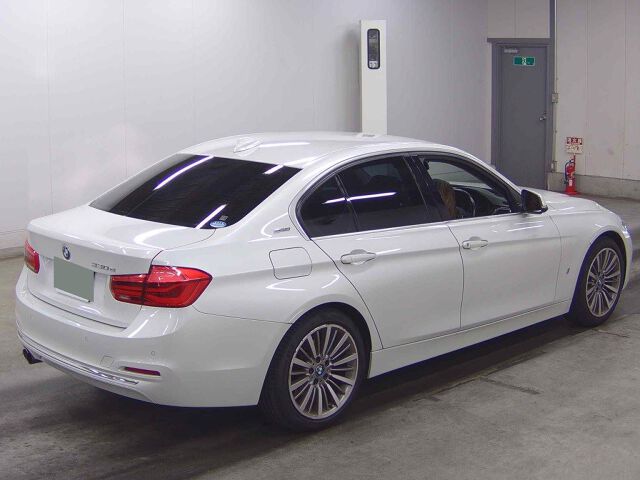 2017 BMW 3 Series 330E Luxury I Puff auction photo 5
