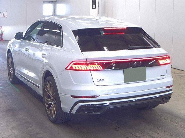 2025 Audi Q8 ブロンズエディション 4WD auction photo 2