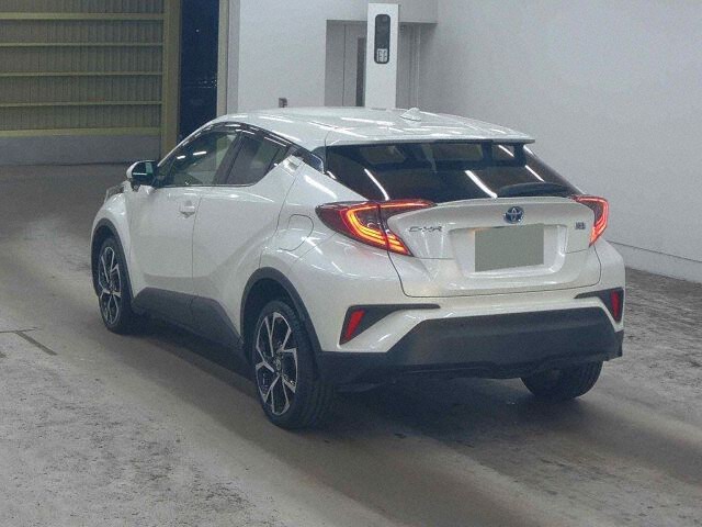 2018 Toyota C-HR G auction photo 2