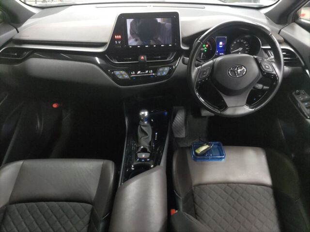 2018 Toyota C-HR G auction photo 3