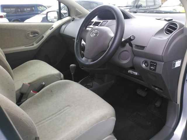 2009 Toyota Vitz F LTD auction photo 3