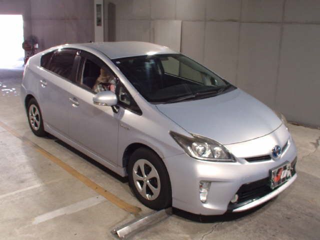 2014 Toyota Prius S Japan auction vehicle