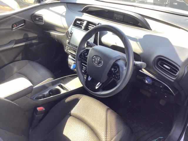 2022 Toyota Prius 4WD SセーフティプラスII auction photo 3