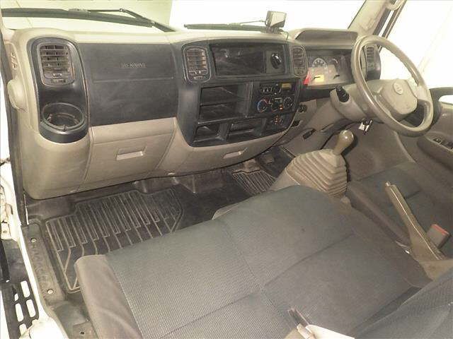 2018 Mitsubishi Fuso Canter 4WD Guts Double Cab auction photo 4