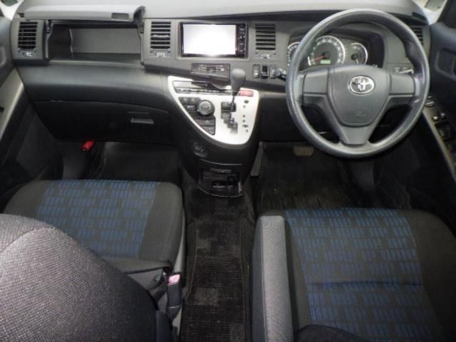 2015 Toyota Isis プラタナ auction photo 3