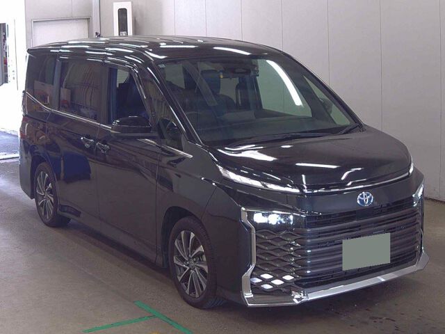 Japan Auction Vehicles 8 2024 Toyota Voxy Hybrid S-Z auction photo