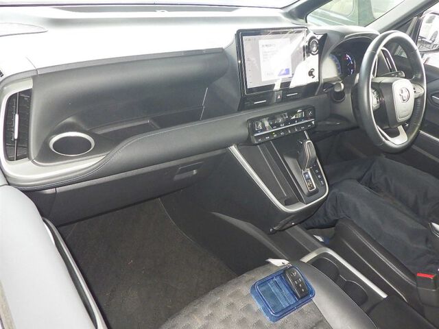 2024 Toyota Voxy Hybrid S-Z auction photo 3