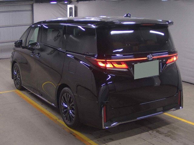2026 Toyota Vellfire Z Premier auction photo 2
