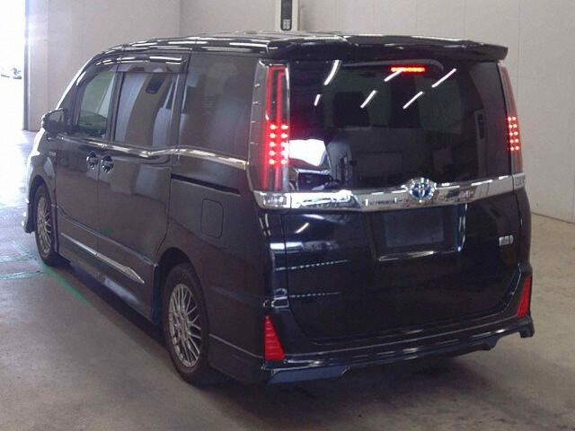 2017 Toyota Noah HV SI auction photo 2