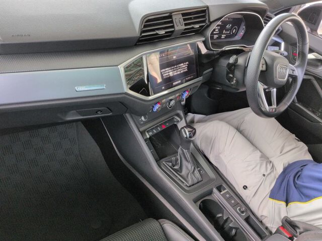 2022 Audi Q3 35TFSI S-Line auction photo 3