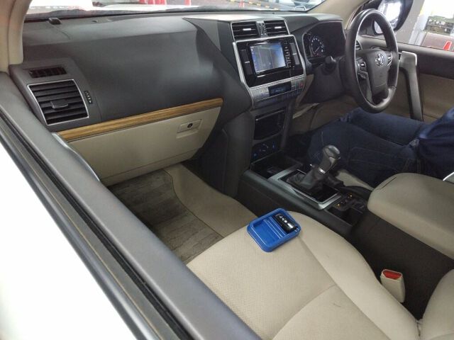 2023 Toyota Land Cruiser Prado TX Lパッケージ 4WD auction photo 3