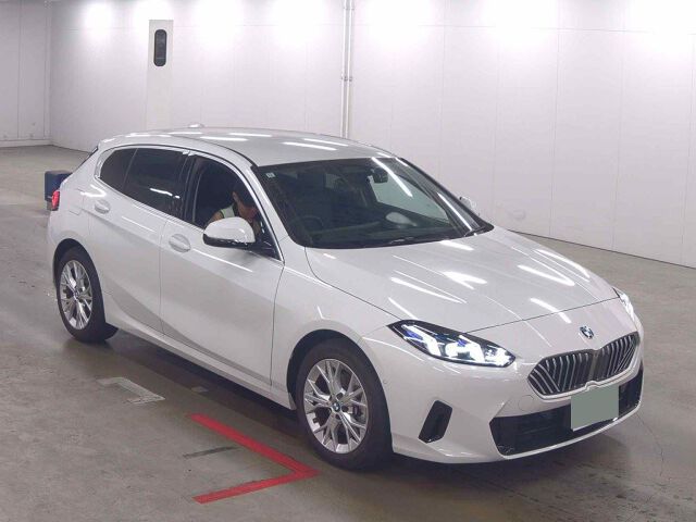 2024 BMW 1 Series 120 Japan auction vehicle