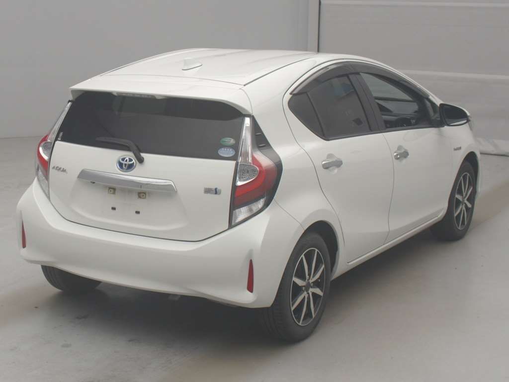 2018 Toyota Aqua Sスタイルブラック auction photo 2