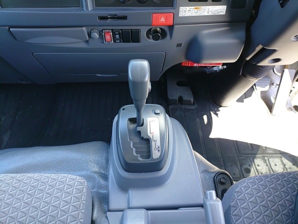2021 Isuzu Elf auction photo 12