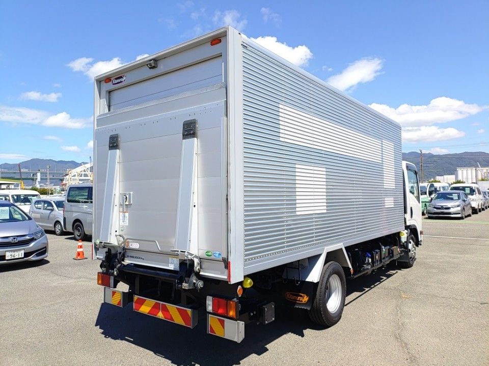 2021 Isuzu Elf auction photo 2