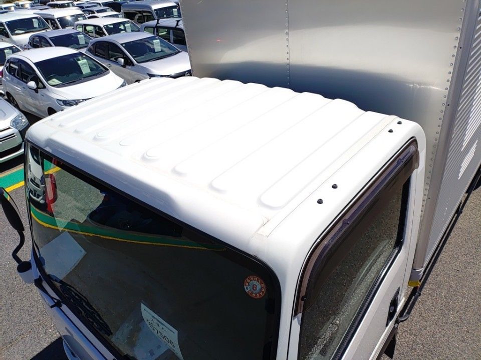 2021 Isuzu Elf auction photo 7