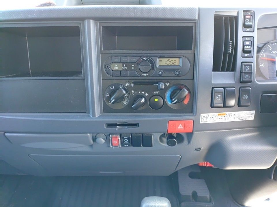 2021 Isuzu Elf auction photo 11
