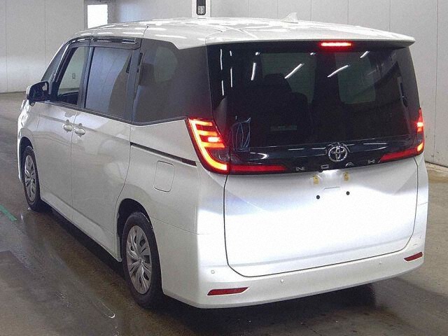2025 Toyota Noah X auction photo 2
