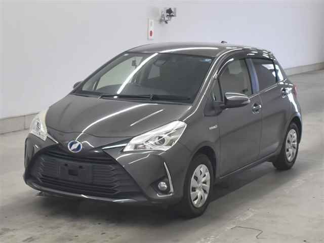 2017 Toyota Vitz ハイブリッドF auction photo 4