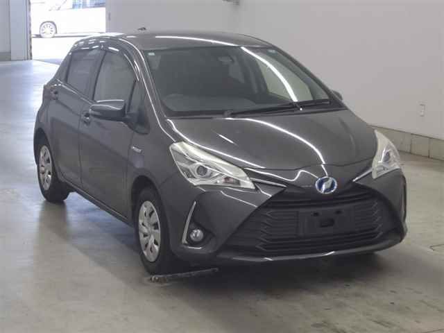 2017 Toyota Vitz ハイブリッドF Japan auction vehicle
