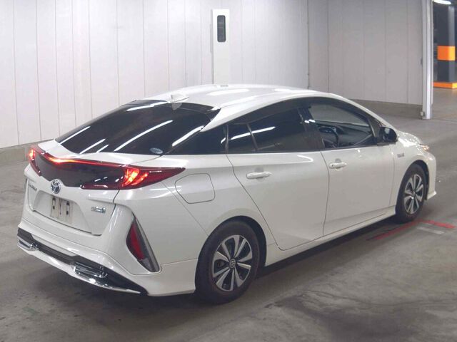 2017 Toyota Prius PHEV Sナビパッケージ auction photo 5