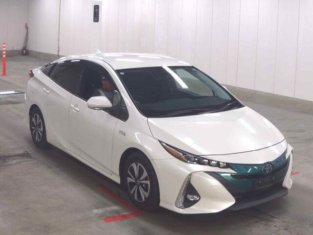 2017 Toyota Prius PHEV Sナビパッケージ Japan auction vehicle