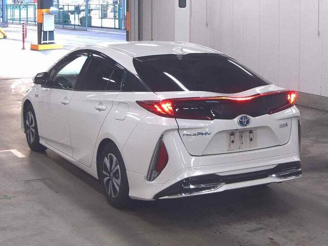 2017 Toyota Prius PHEV Sナビパッケージ auction photo 2
