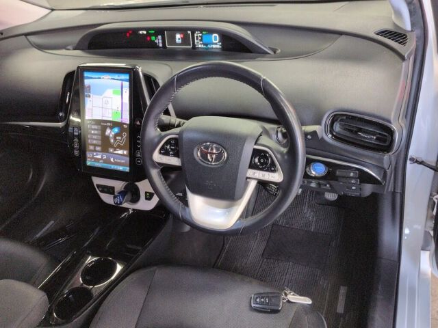 2017 Toyota Prius PHEV Sナビパッケージ auction photo 3